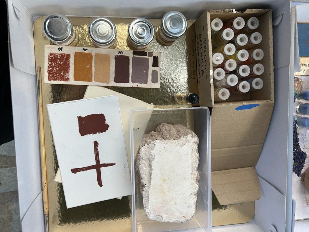 The fresco process and swatch cards of different colorants