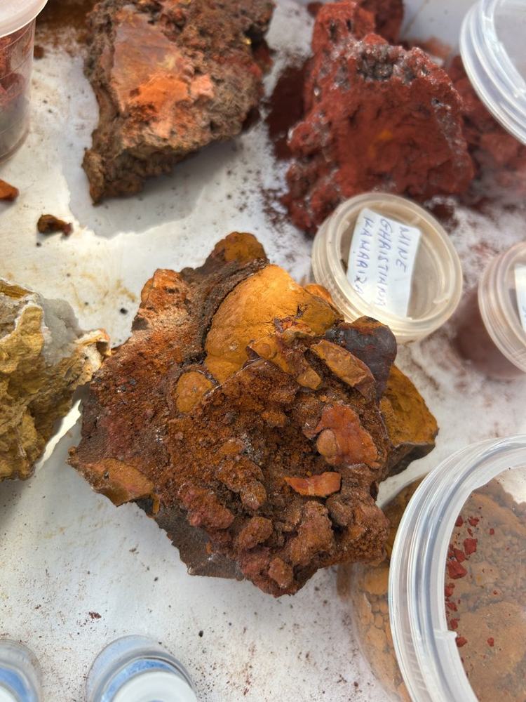 Limonite crust &mdash; Legrena